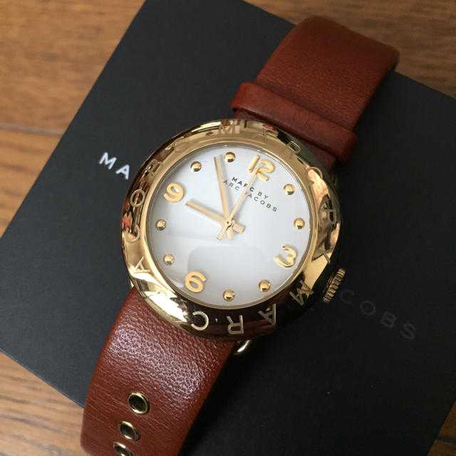  Shop Authentic Marc Jacobs Amy White Dial Brown Leather Strap Watch for Women - MBM8574 - Luxxuri