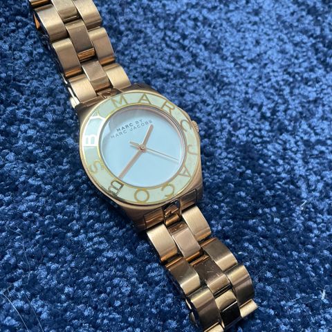  Shop Authentic Marc Jacobs Amy White Dial Gold Steel Strap Watch for Women - MBM3051 - Luxxuri