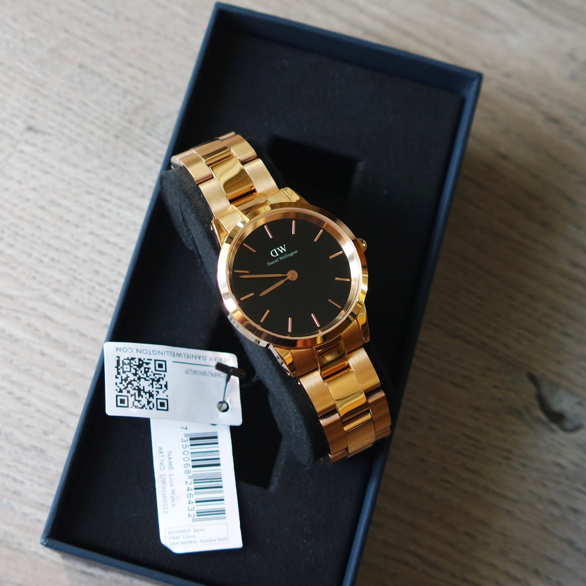  Shop Authentic Daniel Wellington Iconic Link Black Dial Rose Gold Steel Strap Watch for Women - DW00100212 - Luxxuri