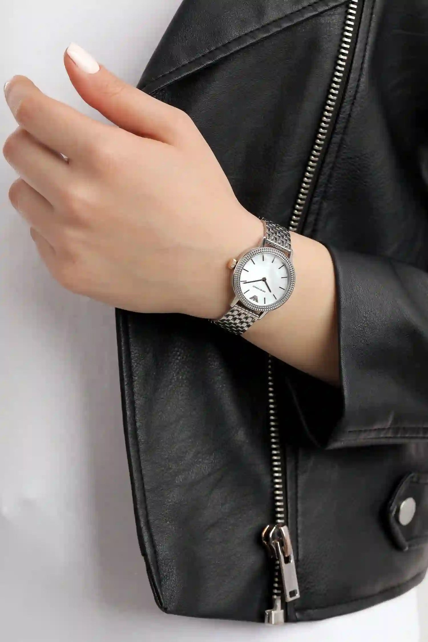  Shop Authentic Emporio Armani Interchangeable Analog Mother of Pearl Dial Silver Steel Strap Watch For Women - AR80020 - Luxxuri