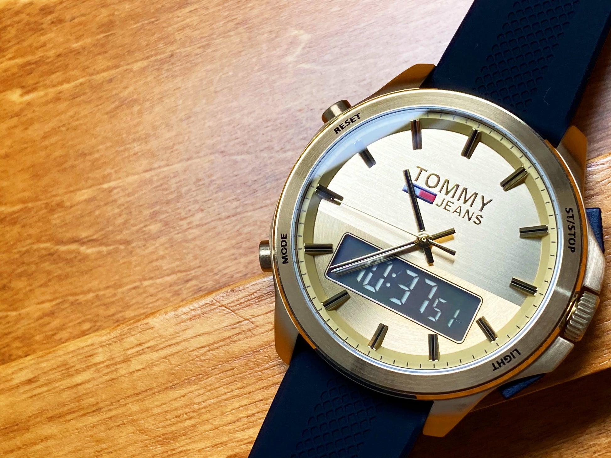  Shop Authentic Tommy Hilfiger Jeans Digital Analog Gold Dial Black Rubber Strap Watch For Women  - 1791762 - Luxxuri