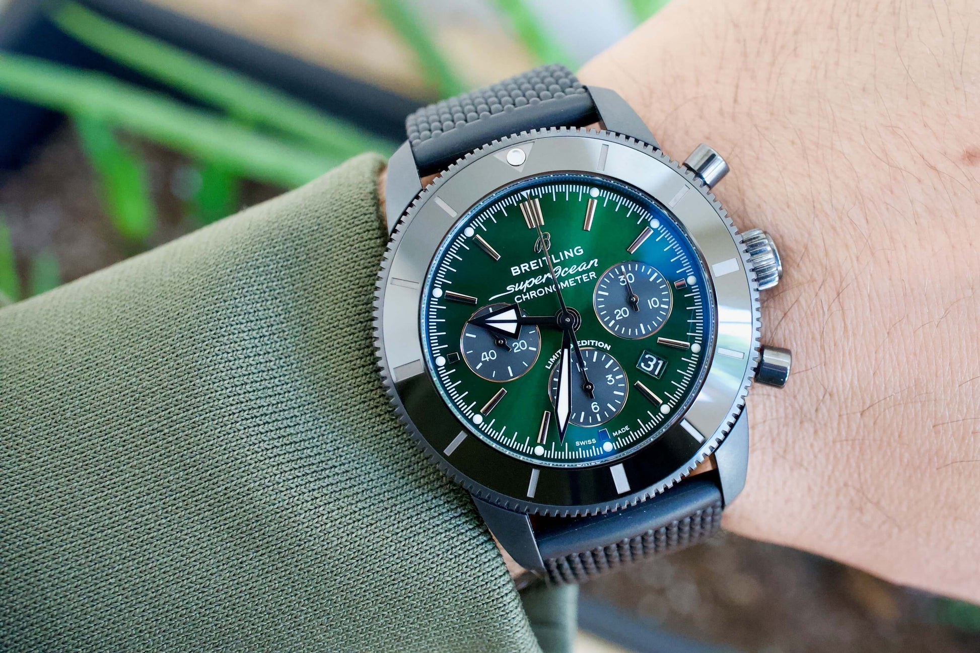 Breitling Superocean Heritage B01 Chronograph 44 Green Dial Black Mesh Bracelet Watch for Men - MB01621A1L1S1