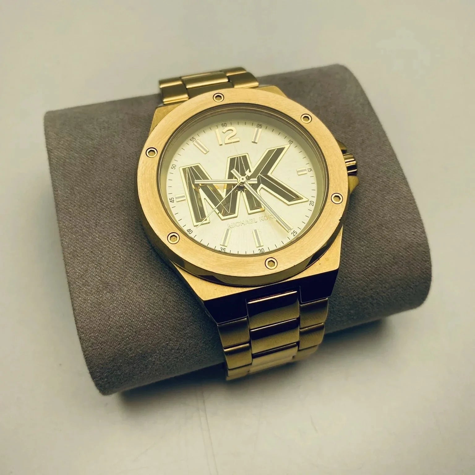  Shop Authentic Michael Kors Lennox Three-Hand Quartz Gold Dial Gold Steel Strap Watch For Men - MK8939 - Luxxuri