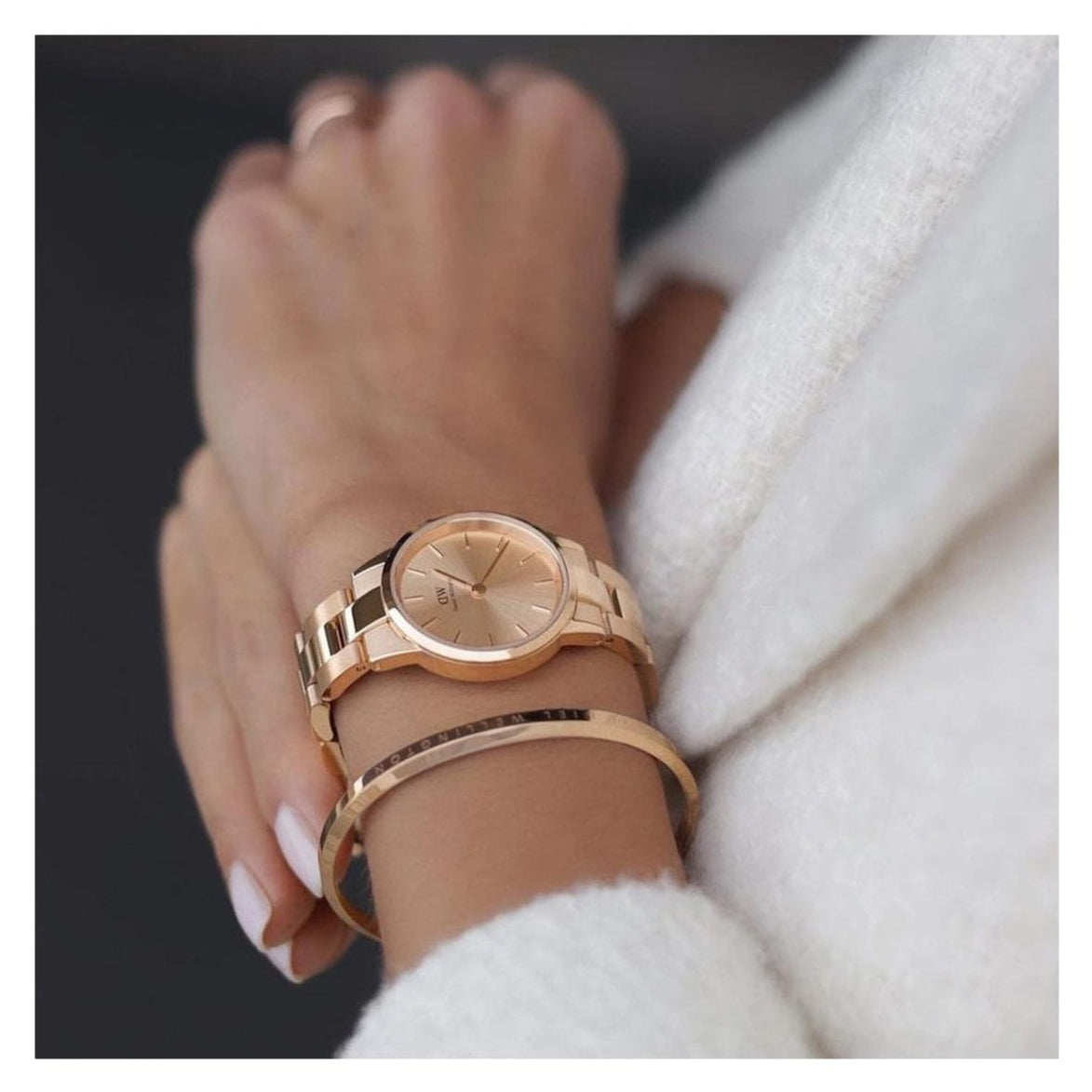  Shop Authentic Daniel Wellington Iconic Link Unitone Rose Gold Dial Rose Gold Steel Strap Watch For Women - DW00100401 - Luxxuri