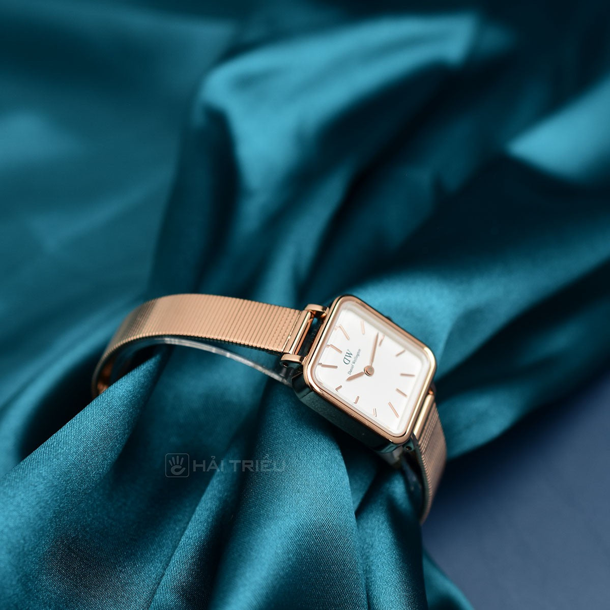  Shop Authentic Daniel Wellington Quadro Studio White Dial Rose Gold Mesh Strap Watch For Women - DW00100517 - Luxxuri