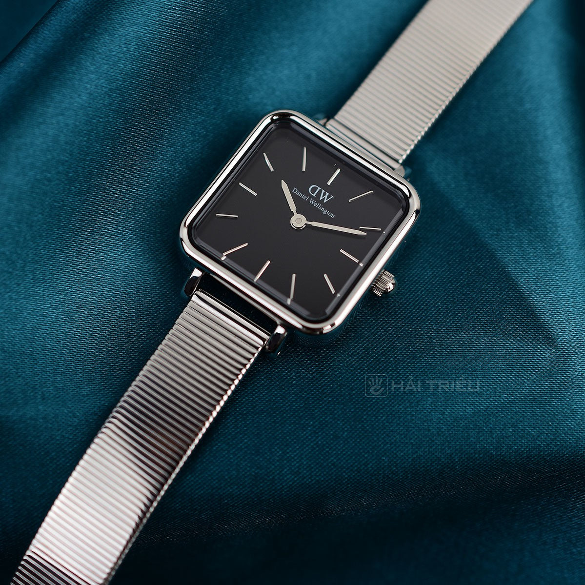  Shop Authentic Daniel Wellington Quadro Studio Black Dial Silver Mesh Strap Watch For Women - DW00100522 - Luxxuri