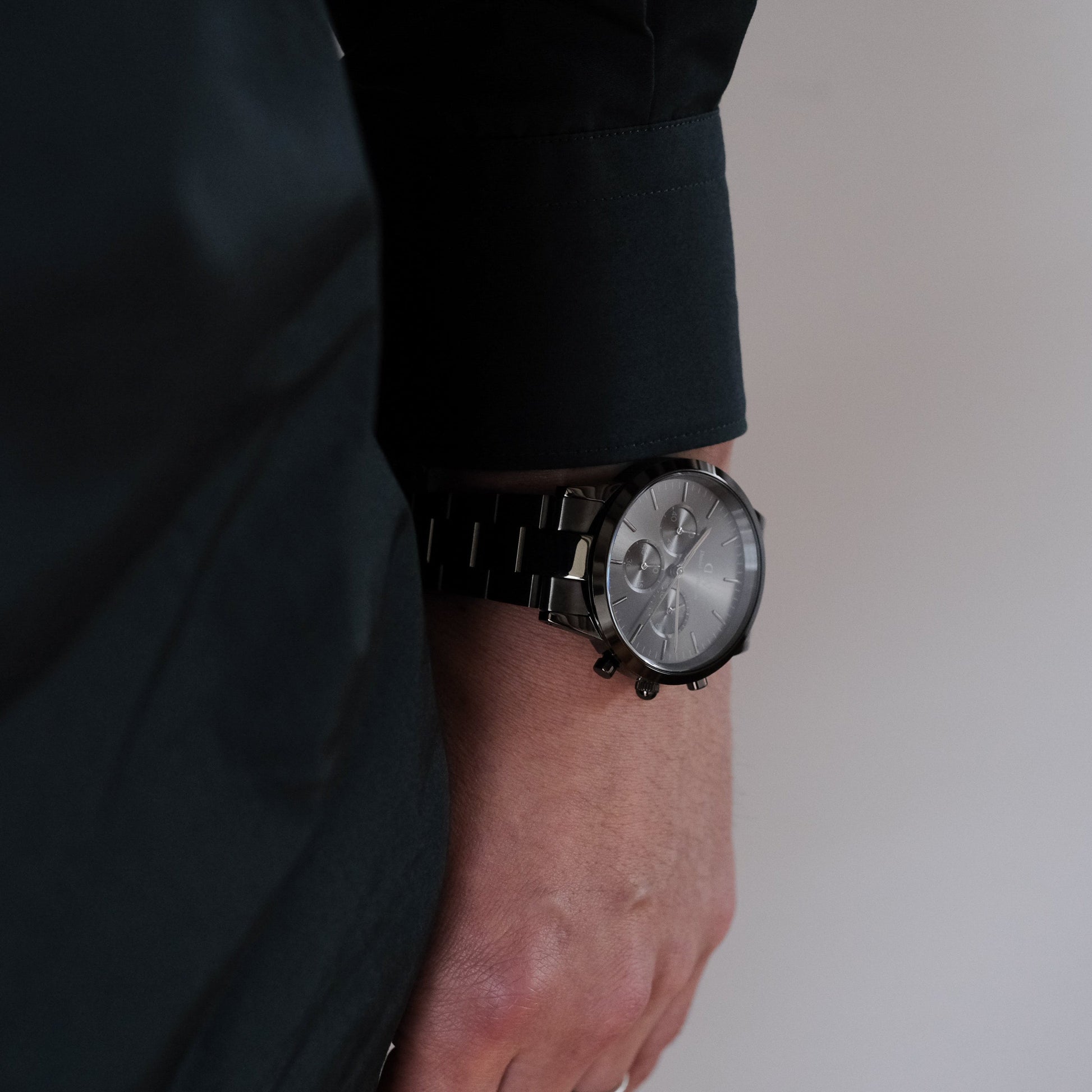  Shop Authentic Daniel Wellington Iconic Link Chronograph Grey Dial Grey Steel Strap Watch for Men - DW00100643 - Luxxuri