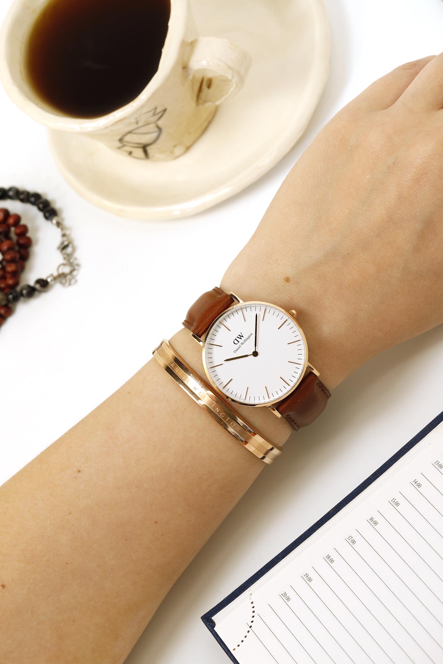  Shop Authentic Daniel Wellington Classic St. Mawes White Dial Brown Leather Strap Watch for Men - DW00100035 - Luxxuri