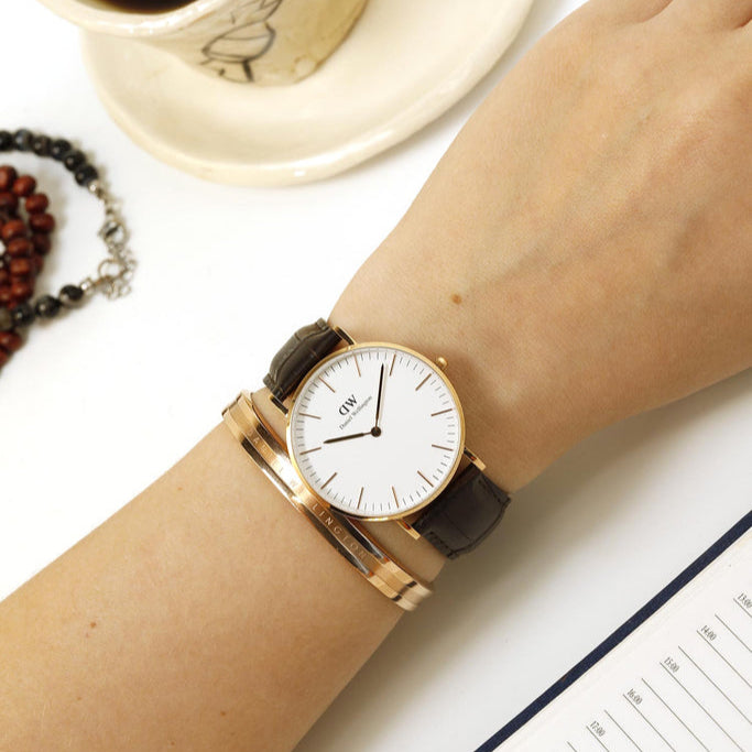  Shop Authentic Daniel Wellington Classic York White Dial Brown Leather Strap Watch For Women - DW00100038 - Luxxuri