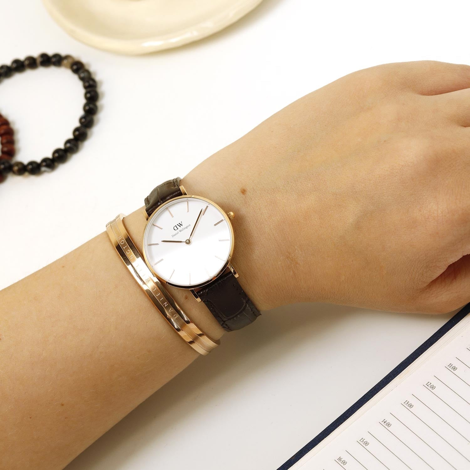  Shop Authentic Daniel Wellington Petite Reading White Dial Black Leather Strap Watch For Women - DW00100173 - Luxxuri
