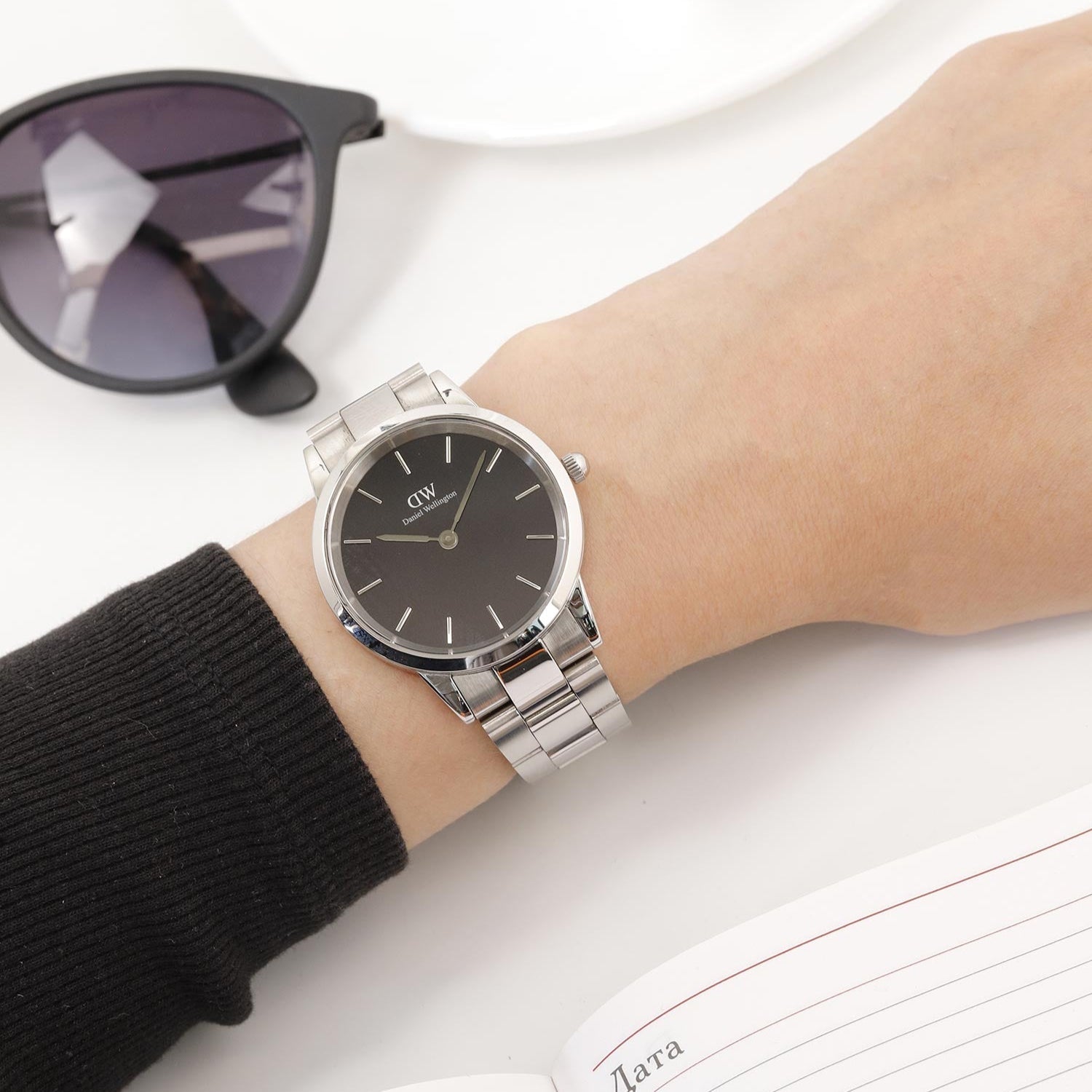  Shop Authentic Daniel Wellington Iconic Link Black Dial Silver Steel Strap Watch for Women - DW00100204 - Luxxuri