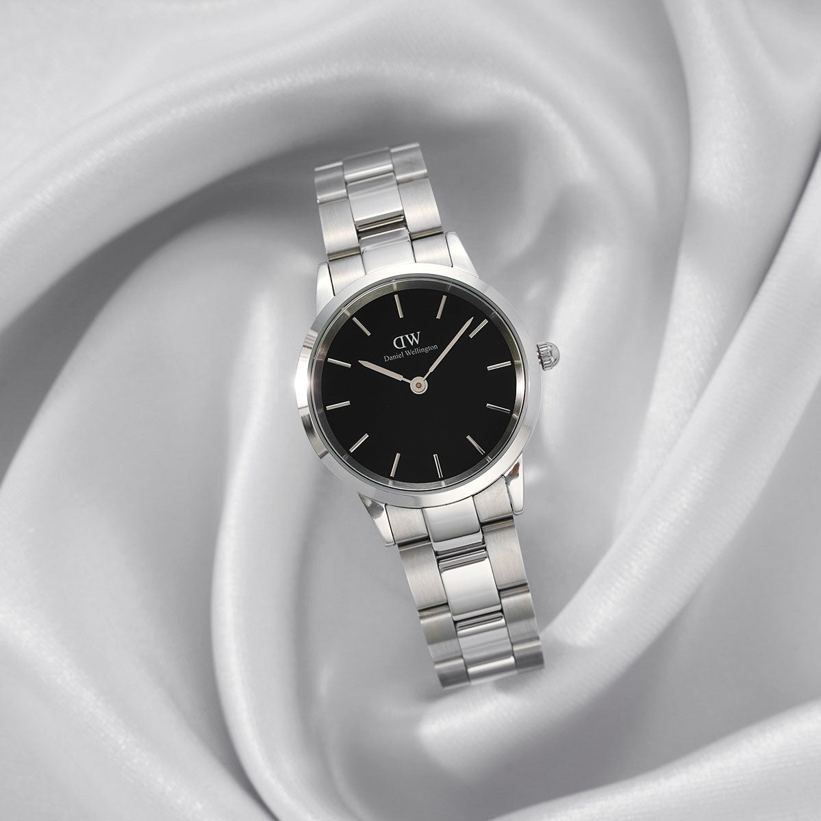  Shop Authentic Daniel Wellington Iconic Link Black Dial Silver Steel Strap Watch For Women - DW00100206 - Luxxuri