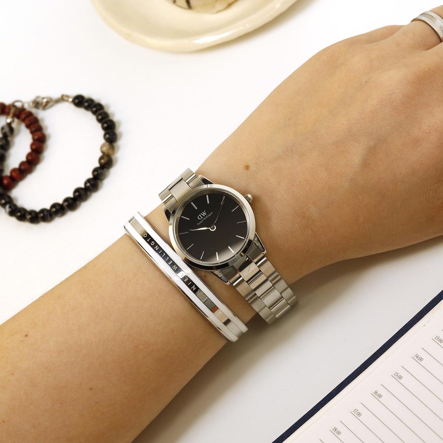  Shop Authentic Daniel Wellington Iconic Link Black Dial Silver Steel Strap Watch For Women - DW00100206 - Luxxuri