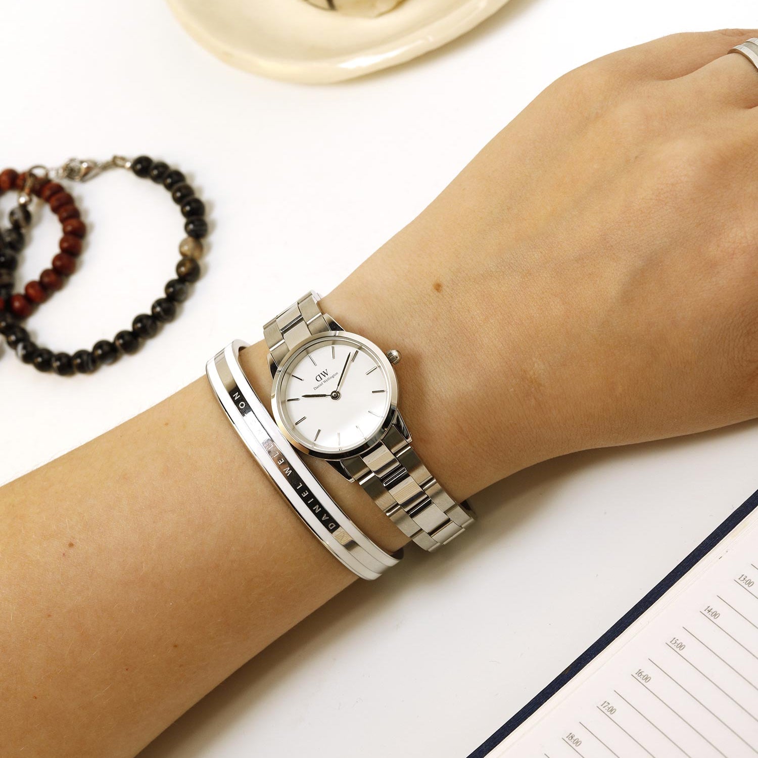  Shop Authentic Daniel Wellington Iconic Link White Dial Silver Steel Strap Watch For Women - DW00100207 - Luxxuri