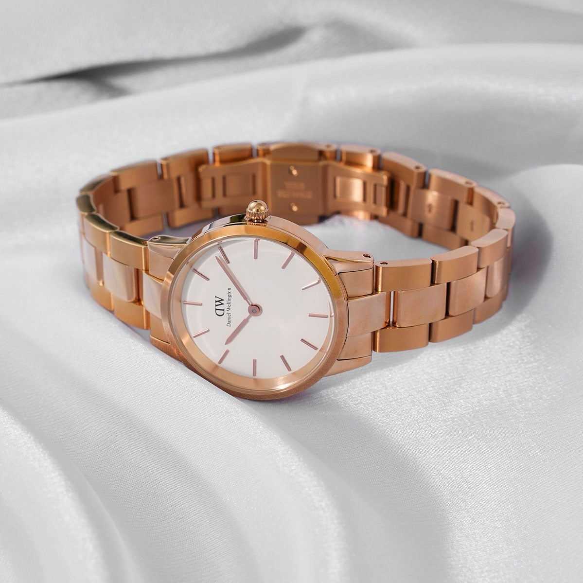  Shop Authentic Daniel Wellington Iconic Link White Dial Rose Gold Steel Strap Watch For Women - DW00100211 - Luxxuri