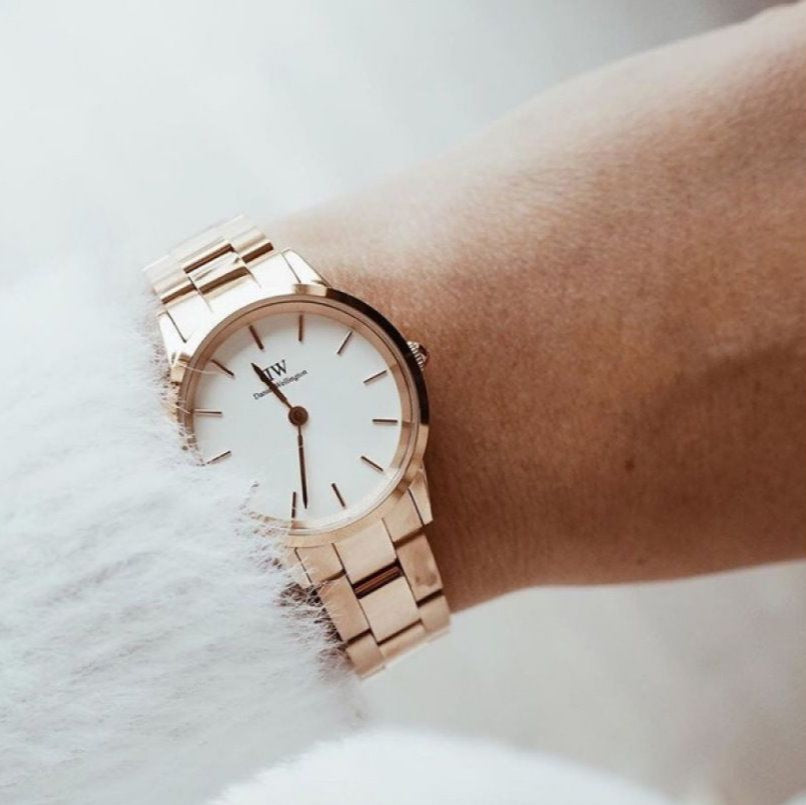  Shop Authentic Daniel Wellington Iconic Link White Dial Rose Gold Steel Strap Watch For Women - DW00100211 - Luxxuri