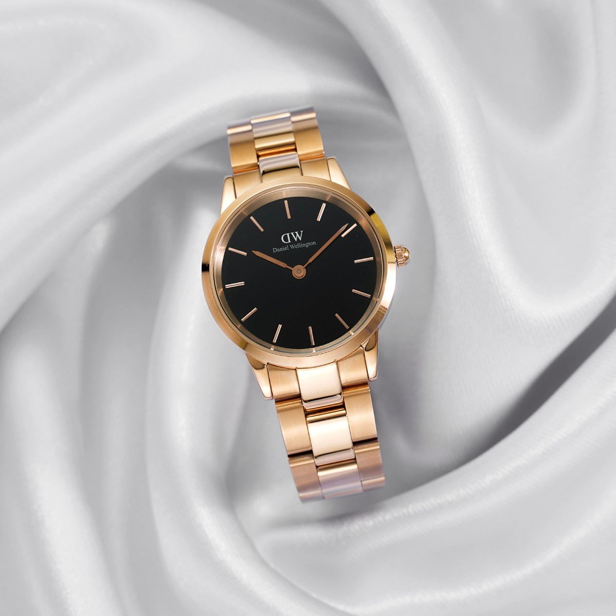  Shop Authentic Daniel Wellington Iconic Link Black Dial Rose Gold Steel Strap Watch for Women - DW00100212 - Luxxuri