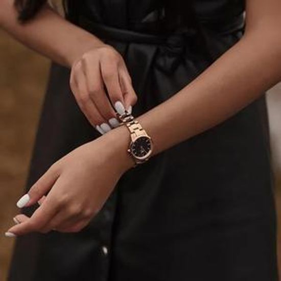  Shop Authentic Daniel Wellington Iconic Link Black Dial Rose Gold Steel Strap Watch for Women - DW00100210 - Luxxuri