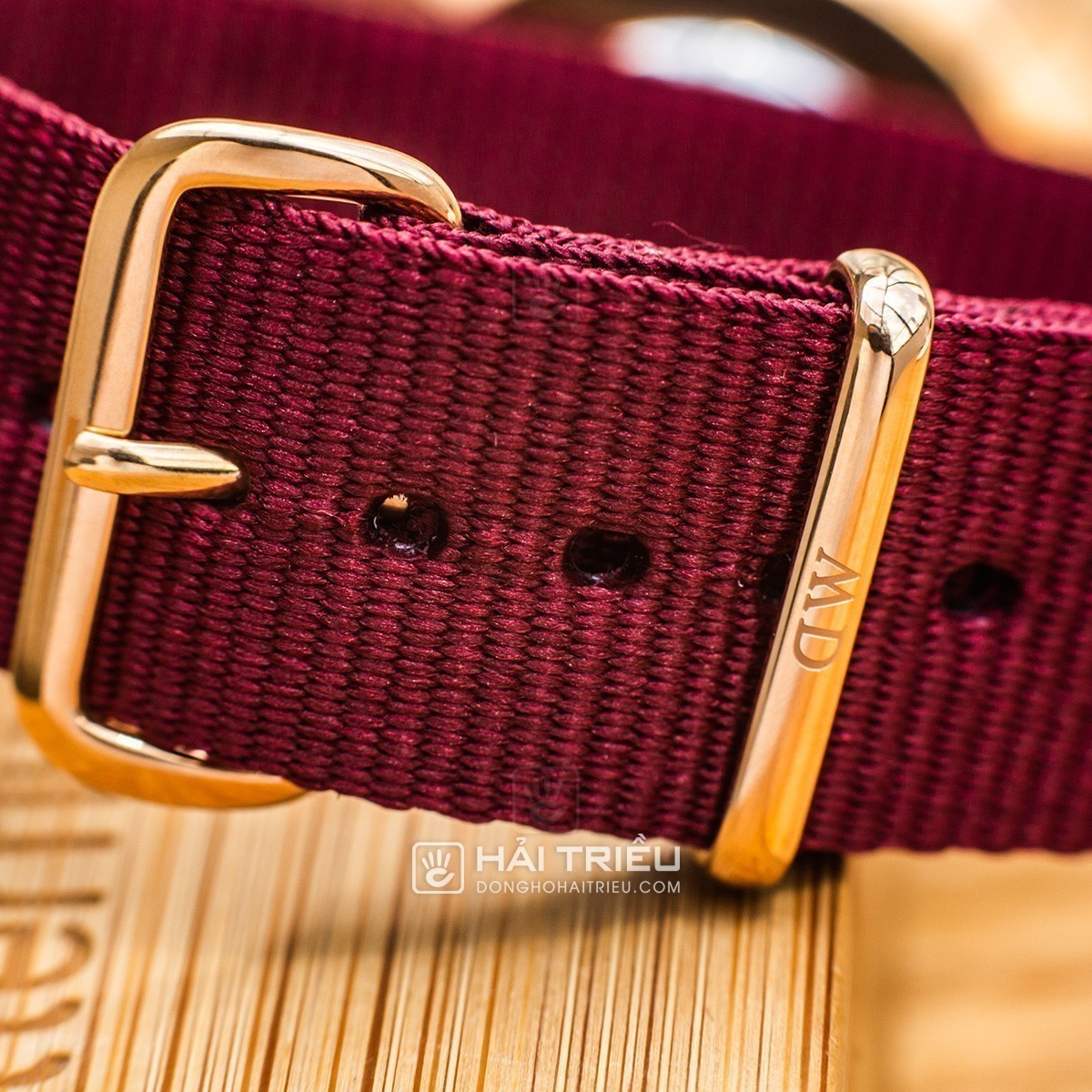  Shop Authentic Daniel Wellington Classic Roselyn White Dial Maroon Nylon Strap Watch For Women - DW00100267 - Luxxuri