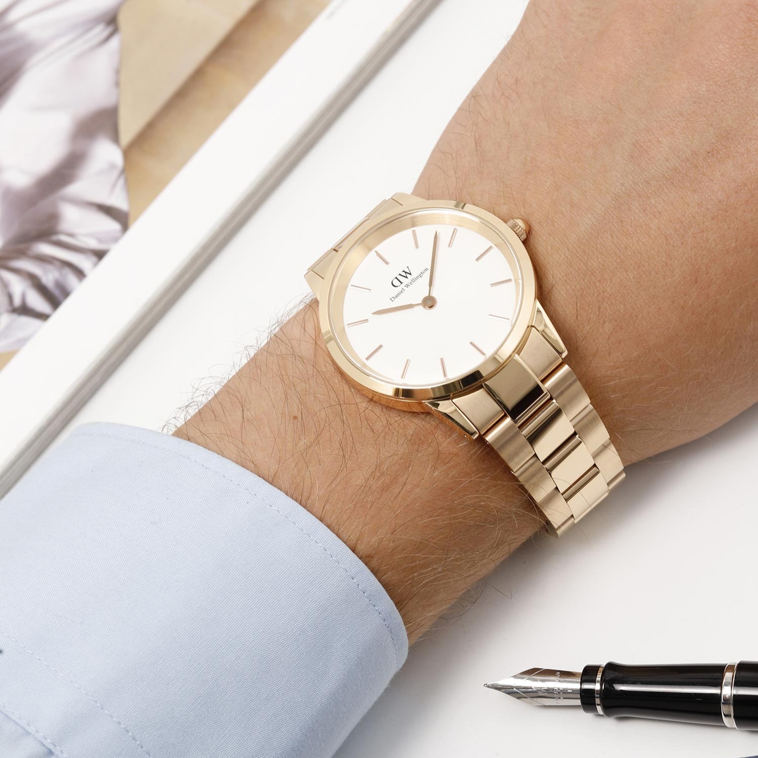  Shop Authentic Daniel Wellington Iconic Link White Dial Gold Steel Strap Watch For Men - DW00100343 - Luxxuri