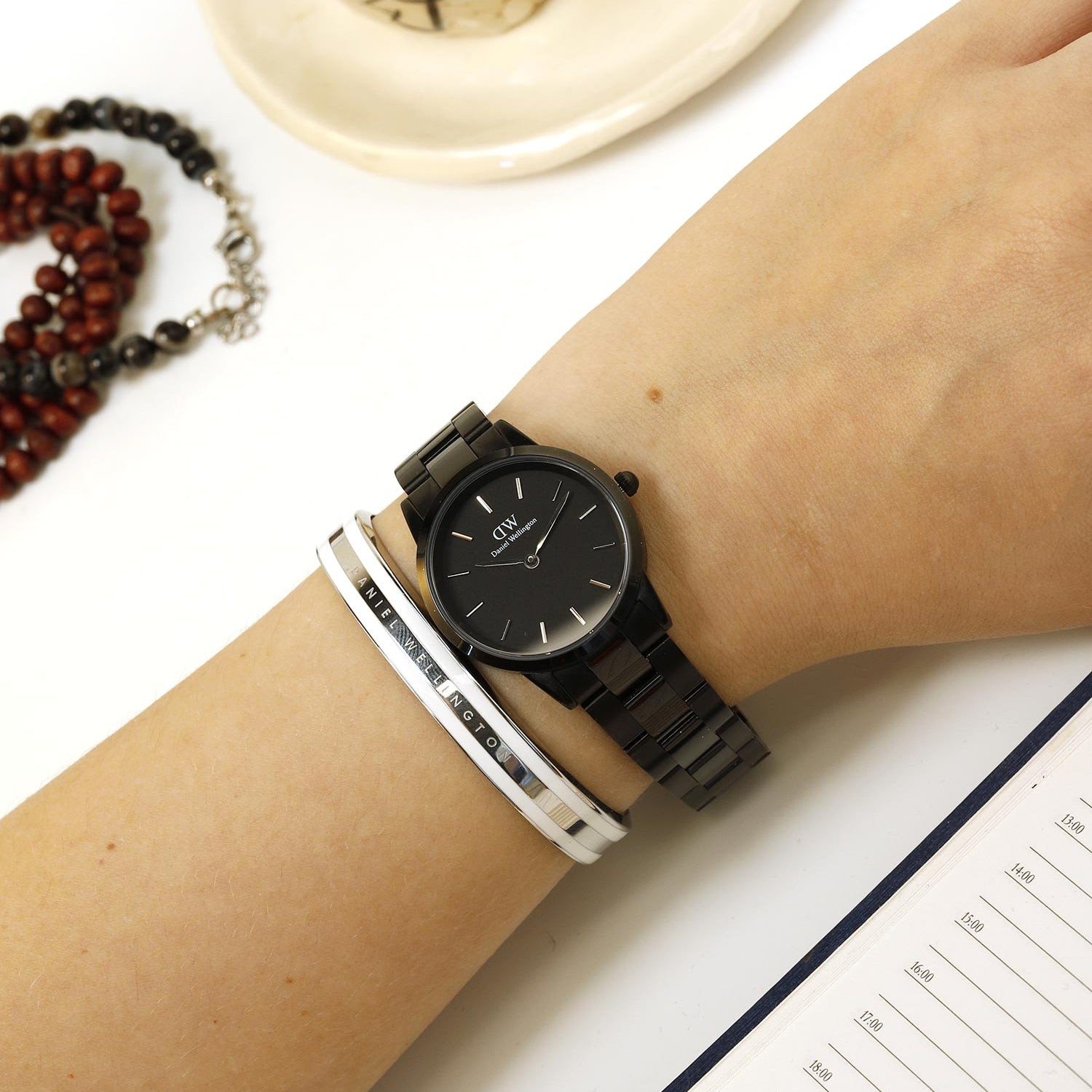  Shop Authentic Daniel Wellington Iconic Link Ceramic Black Dial Black Steel Strap Watch For Women - DW00100414 - Luxxuri