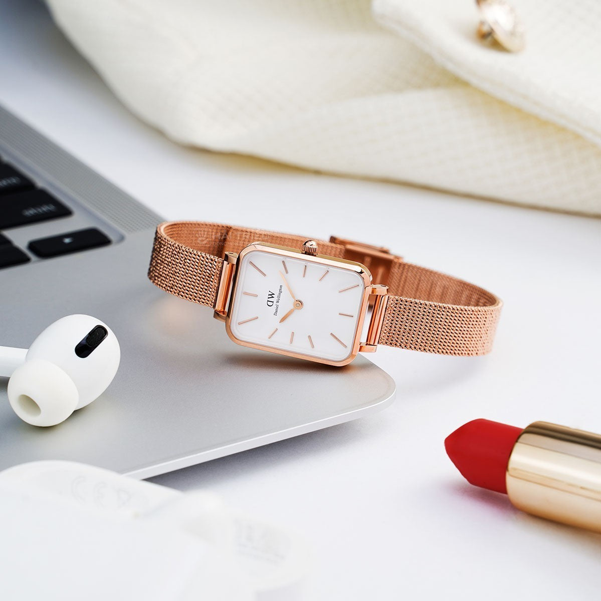  Shop Authentic Daniel Wellington Quadro Melrose White Dial Gold Mesh Strap Watch For Women - DW00100431 - Luxxuri