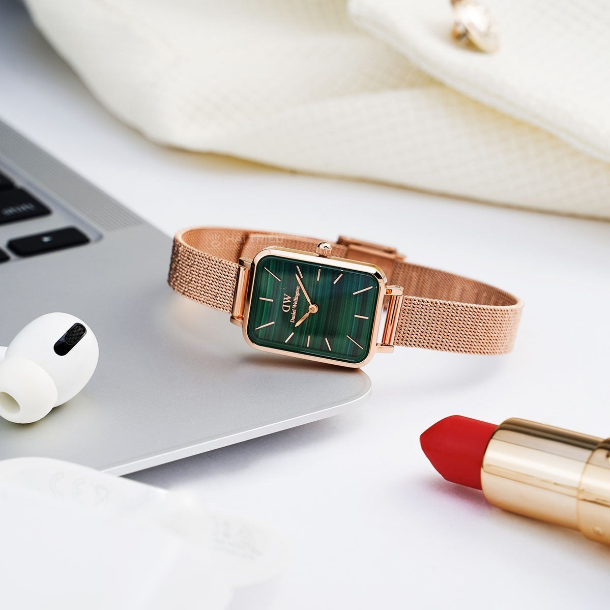  Shop Authentic Daniel Wellington Quadro Melrose Green Dial Rose Gold Mesh Strap Watch For Women - DW00100437 - Luxxuri