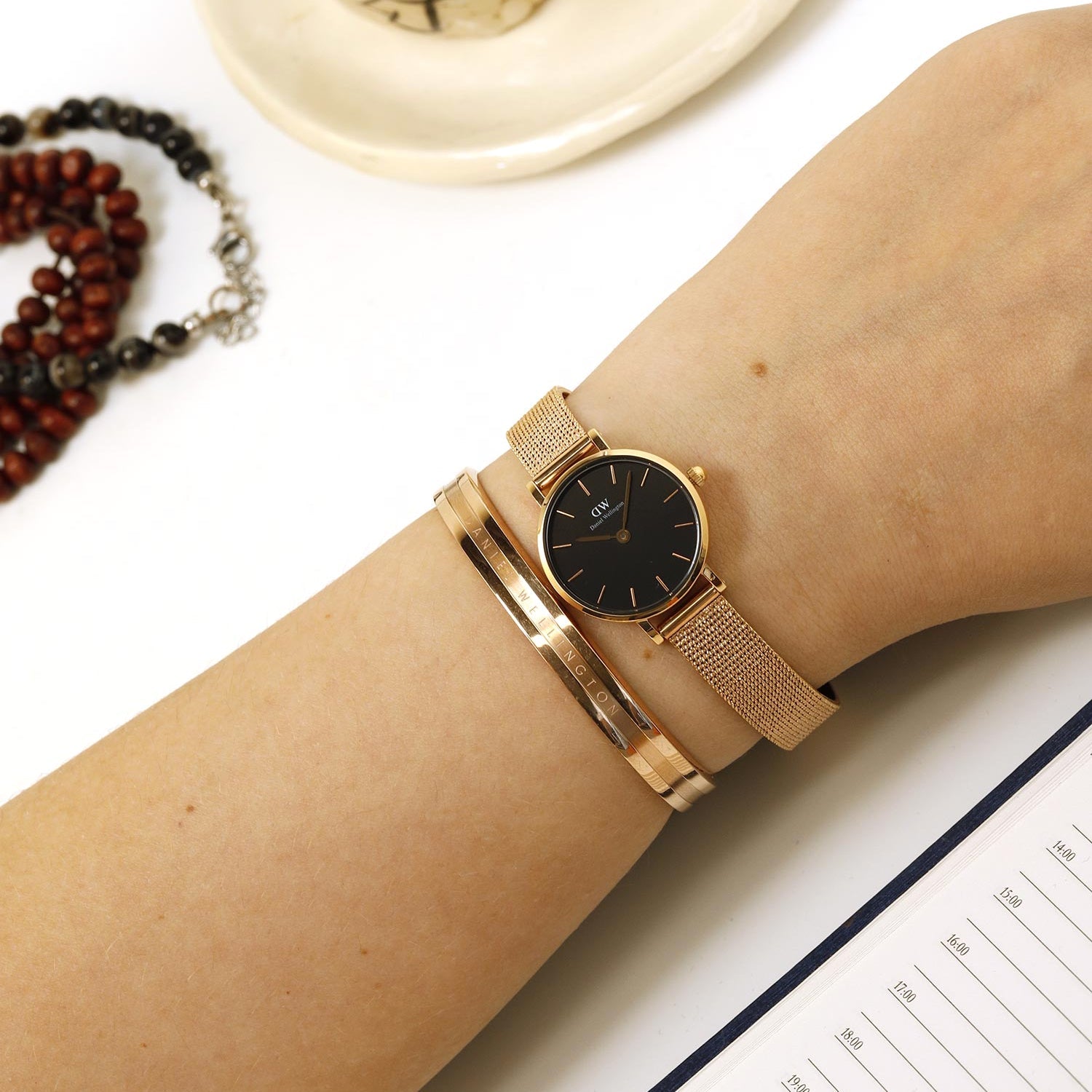  Shop Authentic Daniel Wellington Petite Pressed Melrose Black Dial Rose Gold Mesh Strap Watch For Women - DW00100440 - Luxxuri