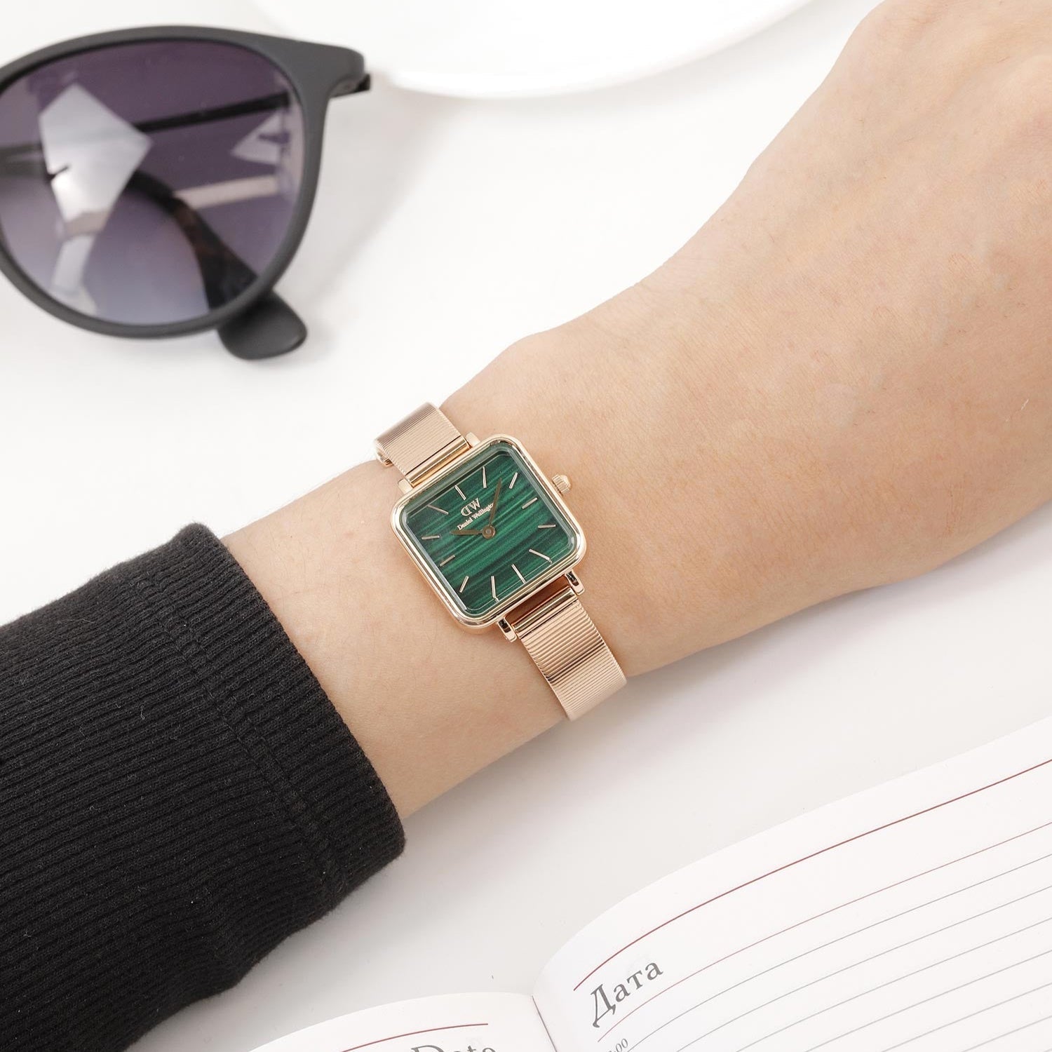  Shop Authentic Daniel Wellington Quadro Studio Green Dial Rose Gold Mesh Strap Watch For Women - DW00100520 - Luxxuri