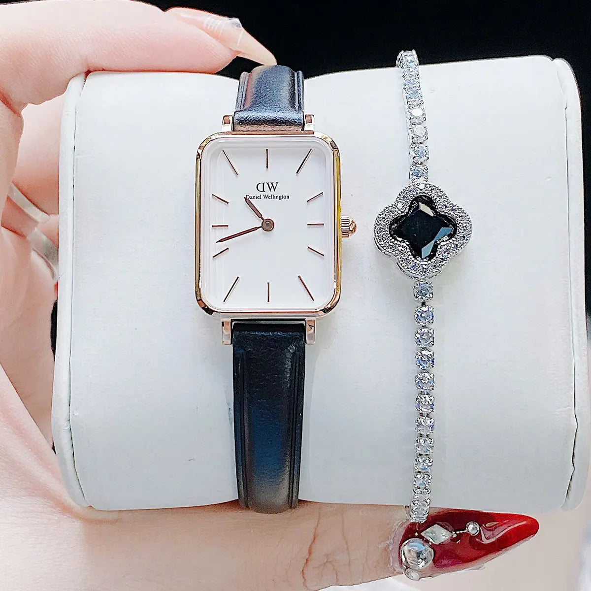  Shop Authentic Daniel Wellington Quadro White Dial Black Leather Strap Watch For Women - DW00100434 - Luxxuri