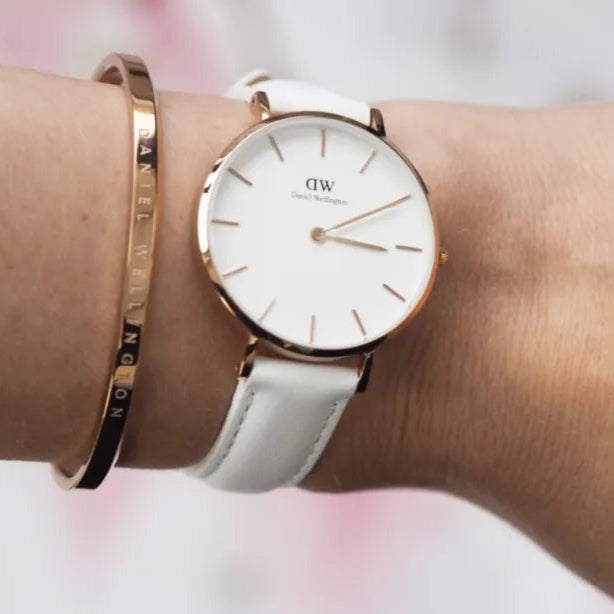  Shop Authentic Daniel Wellington Petite Bondi White Dial White Leather Strap Watch for Women - DW00100189 - Luxxuri