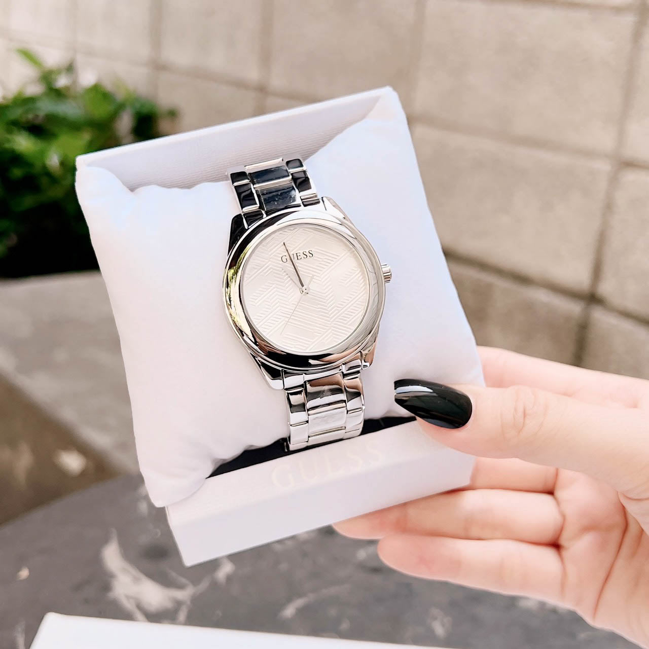  Shop Authentic Guess Cubed Analog Silver Dial Silver Steel Strap Watch For Women - GW0606L1 - Luxxuri