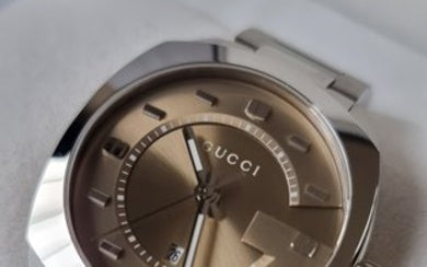  Shop Authentic Gucci Vintage Diamonds Brown Dial Silver Steel Strap Watch For Men - YA142409 - Luxxuri