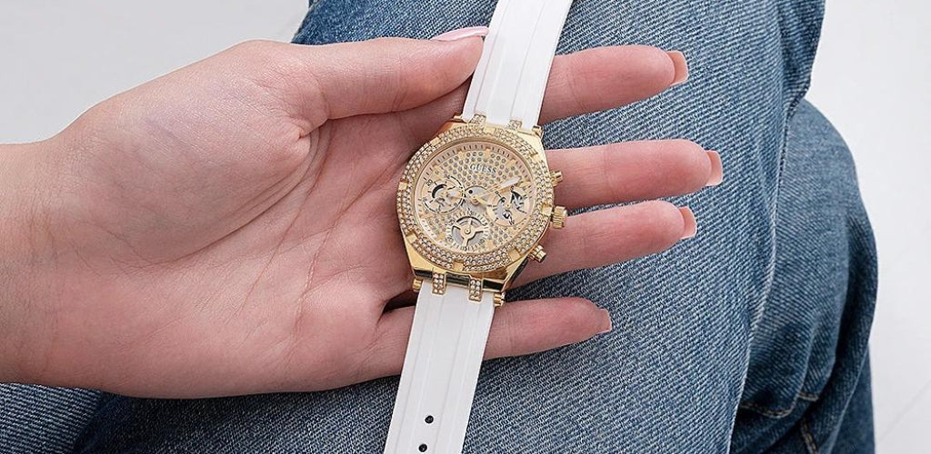  Shop Authentic Guess Queen Quartz Gold Dial White Silicone Strap Watch For Women - GW0536L2 - Luxxuri