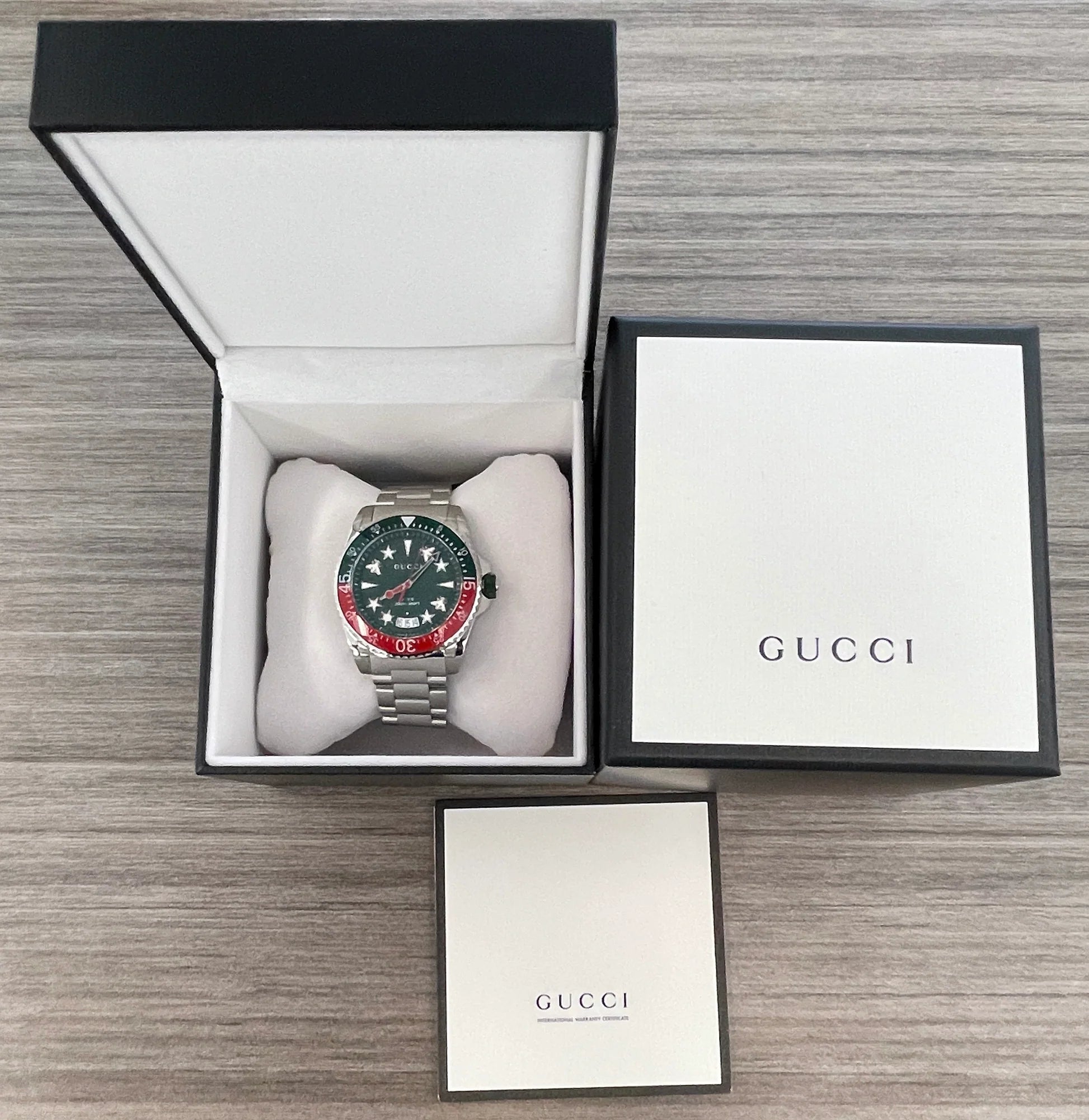  Shop Authentic Gucci Dive Quartz Green Dial Silver Steel Strap Watch For Men - YA136222 - Luxxuri