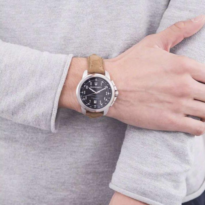  Shop Authentic Maserati Successo Black Dial Beige Leather Strap Watch For Men - R8851121004 - Luxxuri