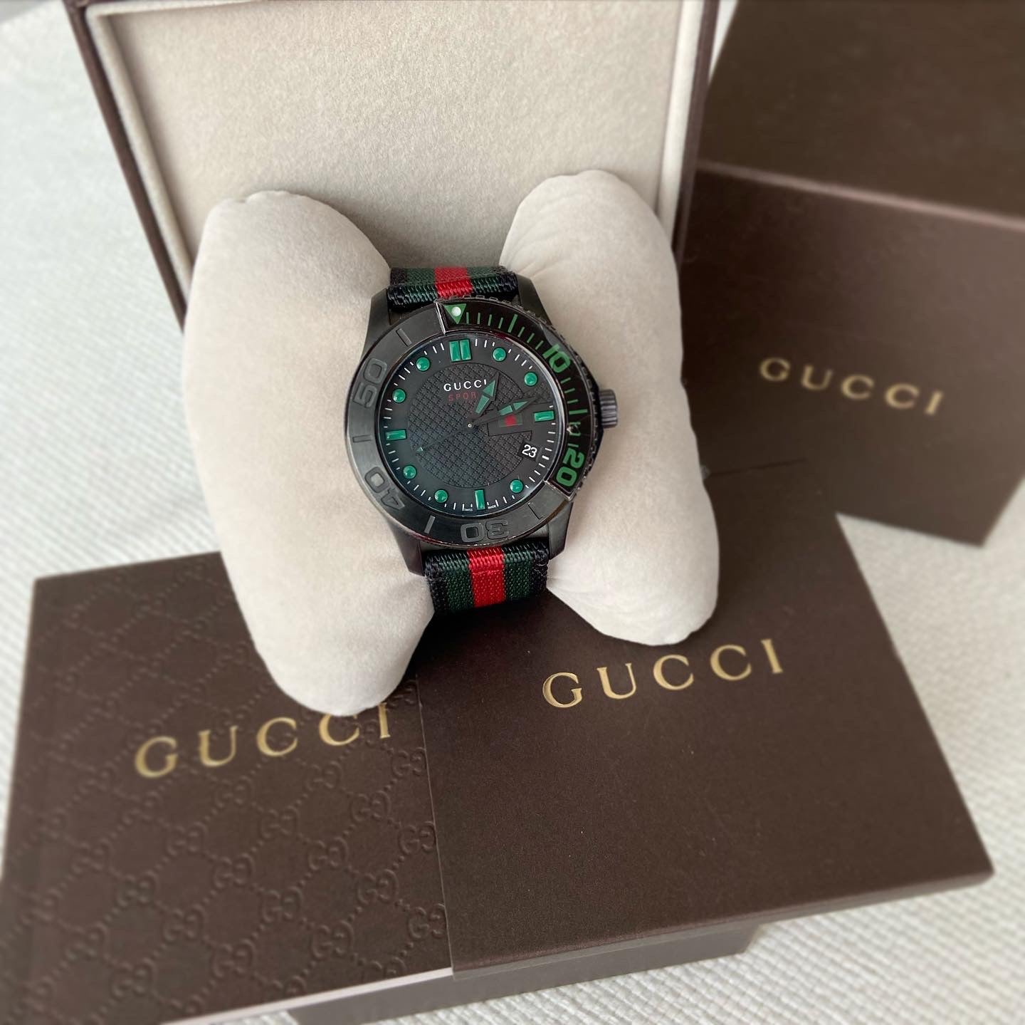  Shop Authentic Gucci G Timeless Sport Black Dial Two Tone NATO Strap Watch For Men - YA126229 - Luxxuri