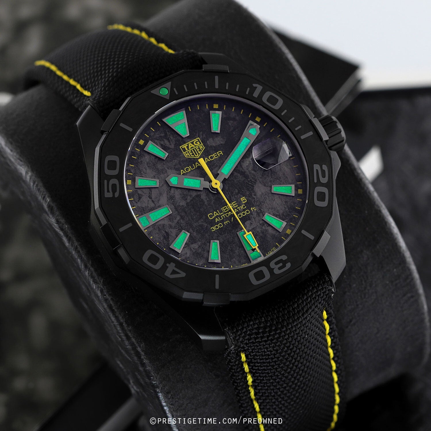  Shop Authentic Tag Heuer Aquaracer Carbon Dial Watch for Men - WBD218B.FC6446 - Luxxuri