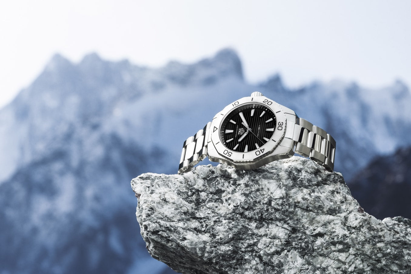  Shop Authentic Tag Heuer Aquaracer Professional 200 Quartz Black Dial Silver Steel Strap Watch for Men - WBP1110.BA0627 - Luxxuri