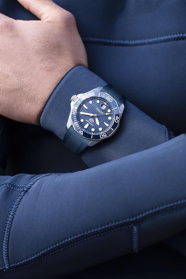  Shop Authentic Tag Heuer Aquaracer Professional 300 GMT Automatic Blue Dial Blue Rubber Strap Watch for Men - WBP2010.FT6198 - Luxxuri