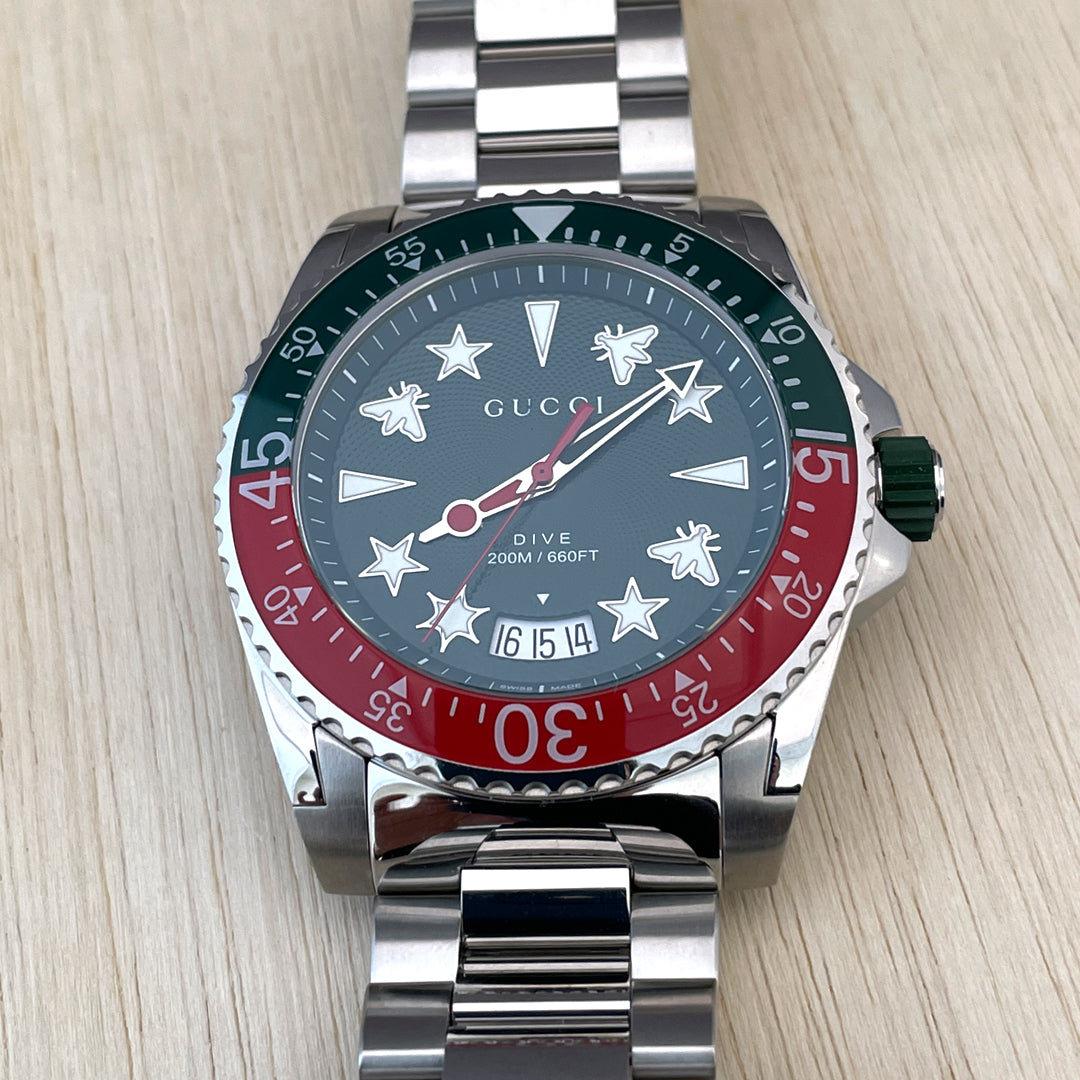  Shop Authentic Gucci Dive Quartz Green Dial Silver Steel Strap Watch For Men - YA136222 - Luxxuri
