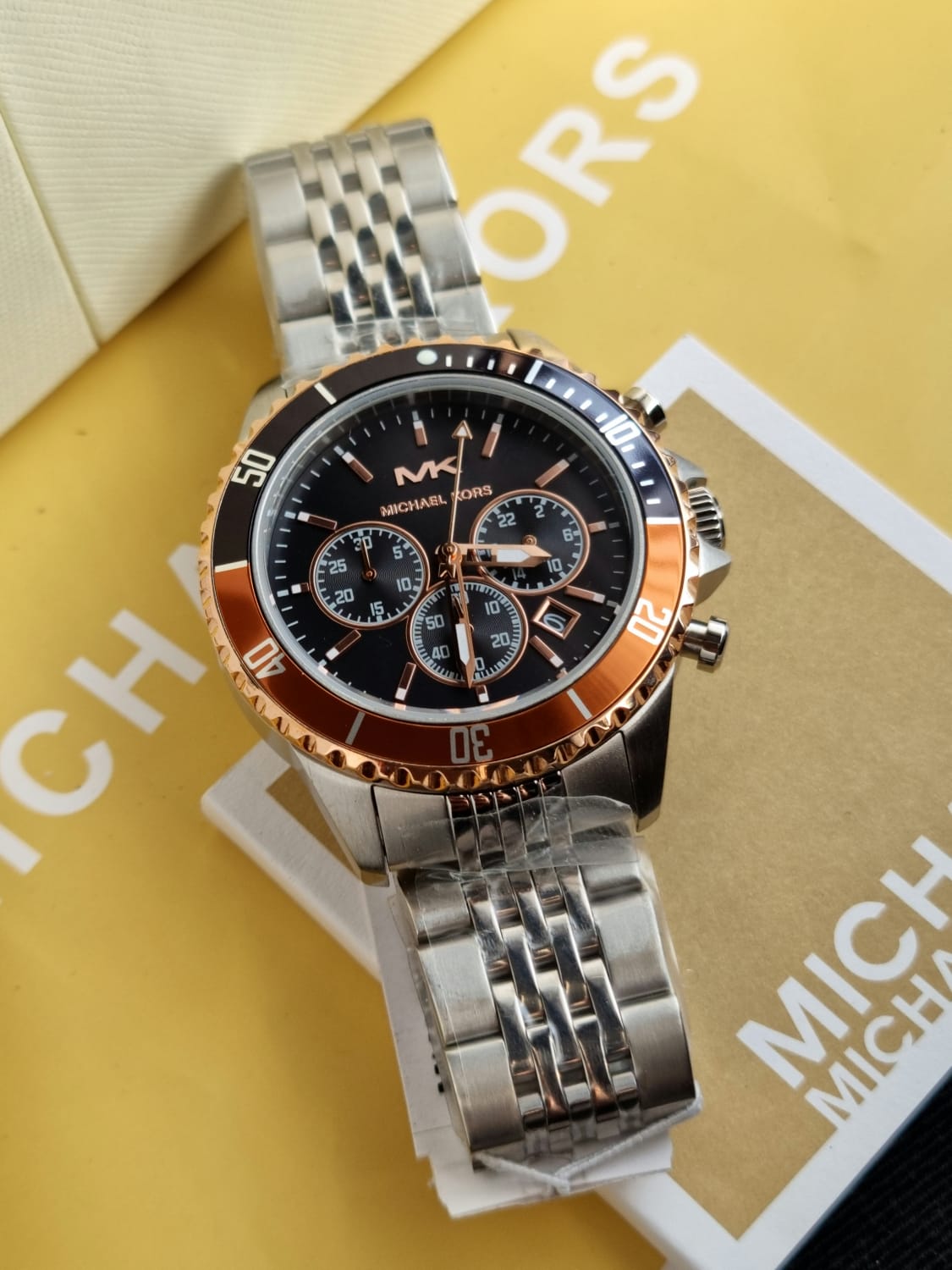  Shop Authentic Michael Kors Bayville Chronograph Black Dial Silver Steel Strap Watch For Men - MK8725 - Luxxuri