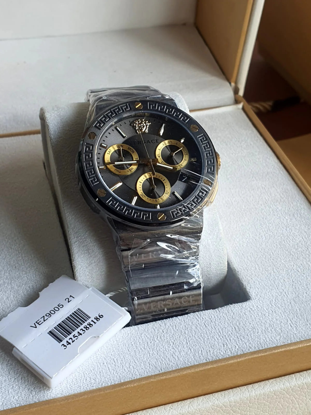  Shop Authentic Versace Greca Icon Quartz Black Dial Black Steel Strap Watch For Men - VEZ900521 - Luxxuri