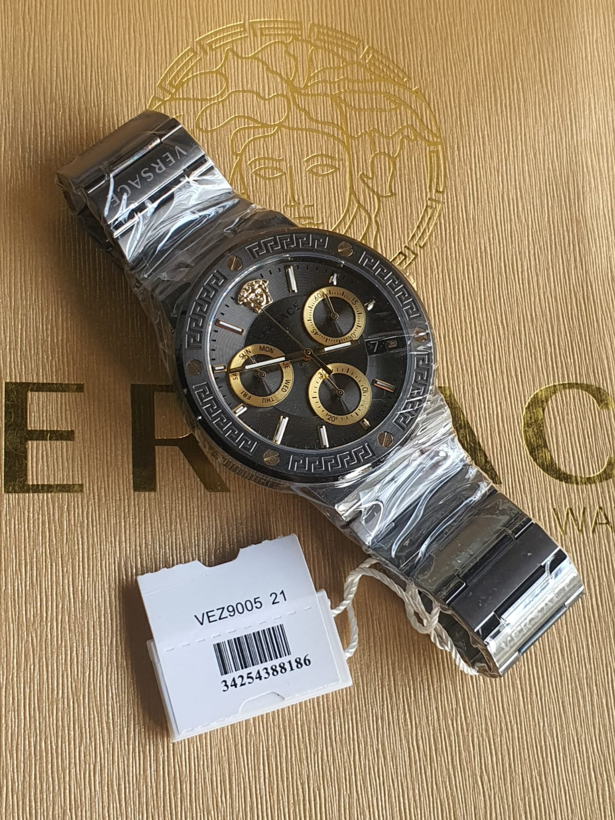  Shop Authentic Versace Greca Icon Quartz Black Dial Black Steel Strap Watch For Men - VEZ900521 - Luxxuri