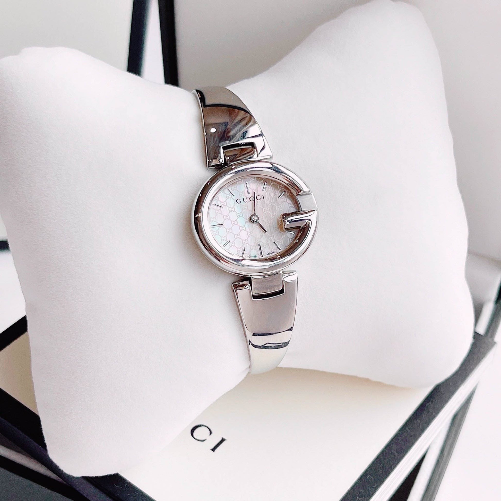  Shop Authentic Gucci Guccissima Quartz Silver Dial Silver Steel Strap Watch For Women - YA134511 - Luxxuri