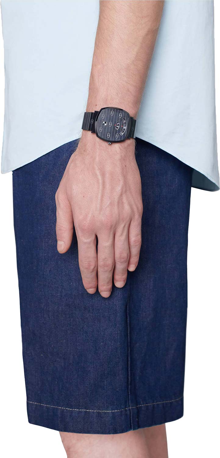  Shop Authentic Gucci Grip Quartz Grey Dial Grey Steel Strap Watch For Men - YA157429 - Luxxuri