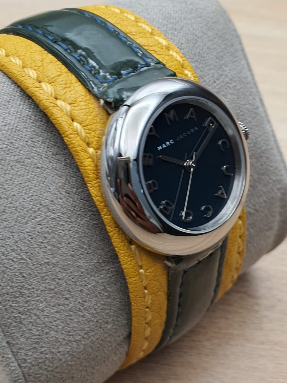  Shop Authentic Marc Jacobs Black Dial Black Leather Strap Watch for Women - MBM1071 - Luxxuri