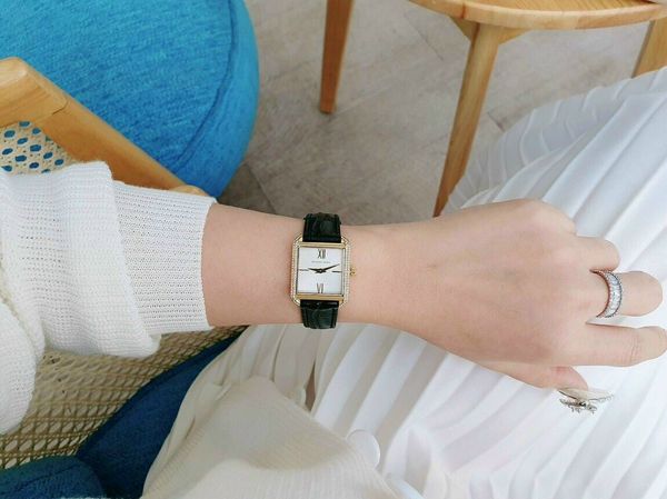  Shop Authentic Michael Kors Lake Quartz White Dial Black Leather Strap Watch For Women - MK2762 - Luxxuri