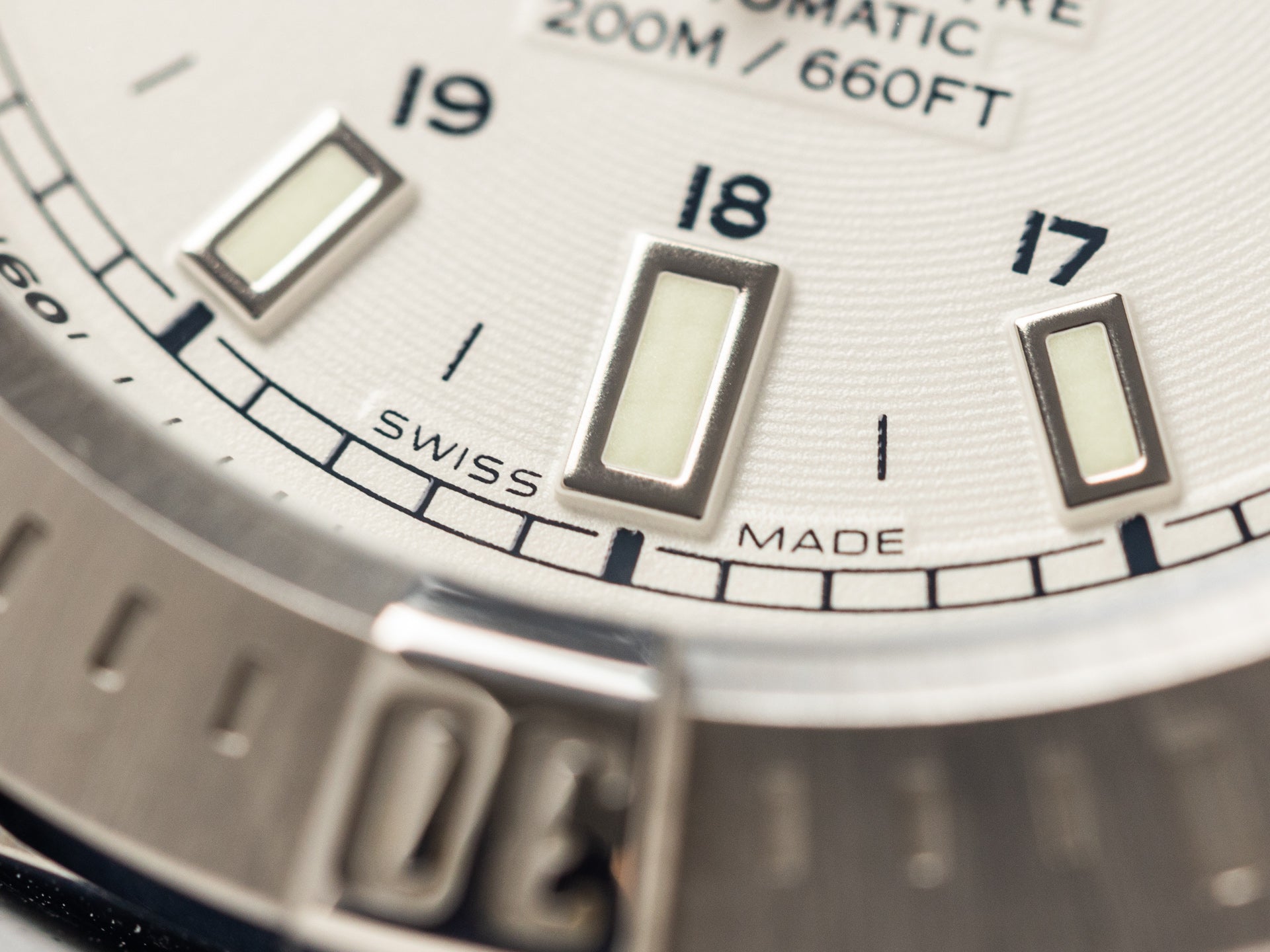  Shop Authentic Breitling Colt Automatic White Dial 44mm Mens Watch - A1738811/G791/A19BA - Luxxuri