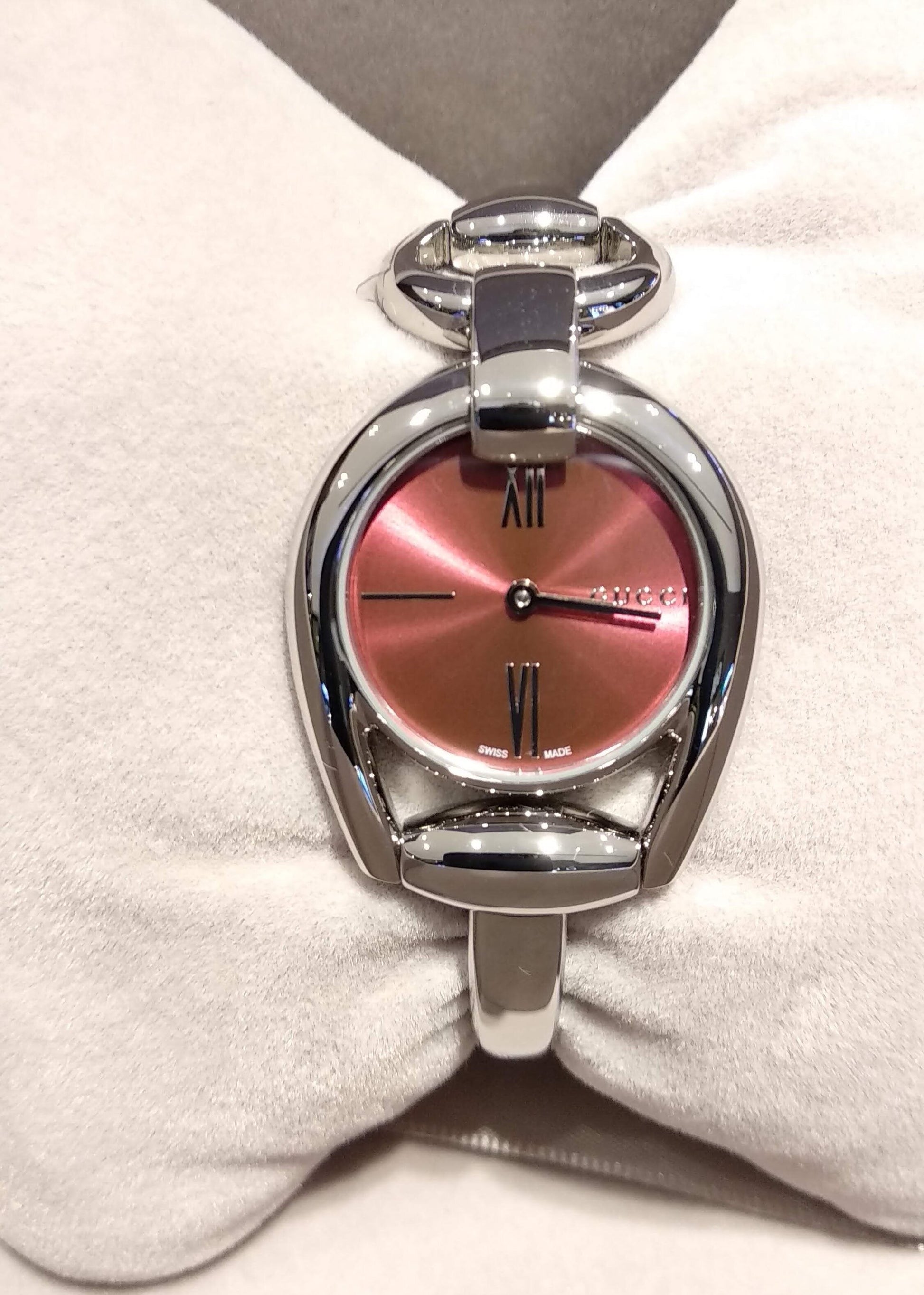 Shop Authentic Gucci Horsebit Quartz Red Dial Silver Steel Strap Watch For Women - YA139502 - Luxxuri